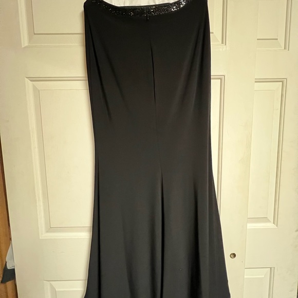 Black two-piece prom dress. Only worn once. No flaws, Dry Cleaned, Size 10 - Picture 4 of 14